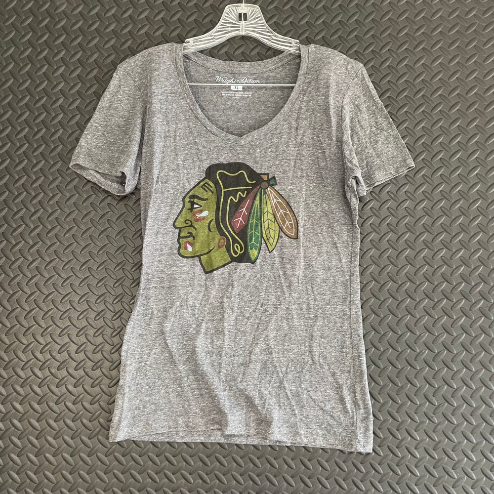 Wright & Ditson Chicago Black Hawks Gray Scoop V Neck Women's Shirt Size XL‎